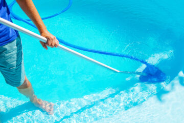 Pool wird gereinigt