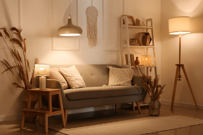 Wohnzimmer mit natürlichen Materialien